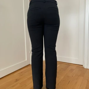 Kostymbyxor - De är för korta för mig som är 163cm men storlek S. Bra kvalitet och skick! Från tiger of sweden.