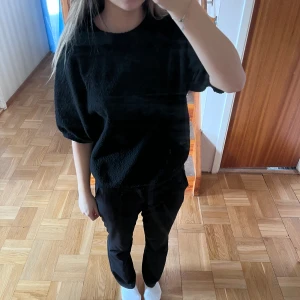 Trekvartsarmad stickad tröja - Superfin men kommer ej till användning. Som ny knappt använd🥰XL fast sitter som en S
