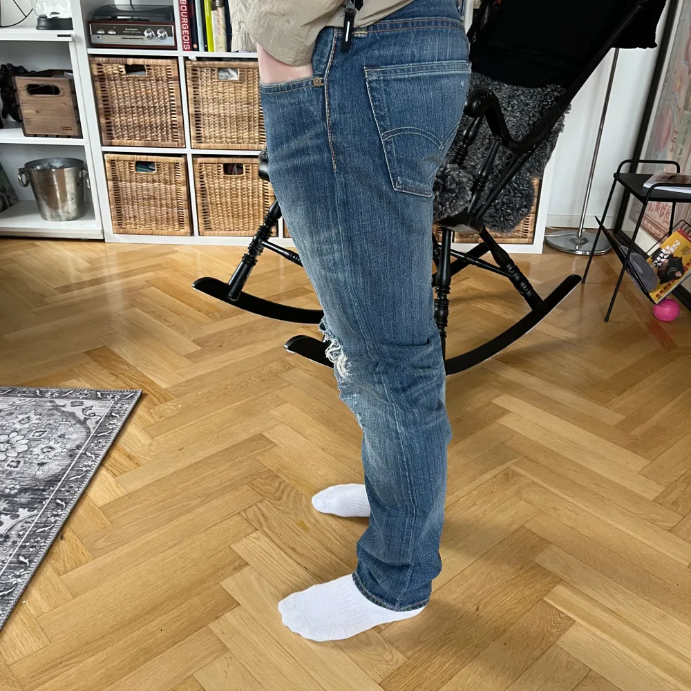 Hej, säljer nu mina Levi’s 508or i storlek W31 L32. Jeansen är som nya 10/10 skick och modellen på bilen är ungefär 177 och väger 70kg dock är jeansen för stora för modellen. Hör av dig om eventuella frågor😁. Jeans & Byxor.