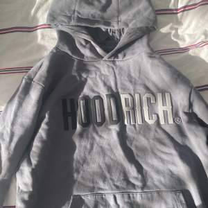 Hoodrich hoodie, skick 9/10, använd ett par gånger, pris går at diskuteras.