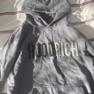 Hoodrich hoodie, skick 9/10, använd ett par gånger, pris går at diskuteras.