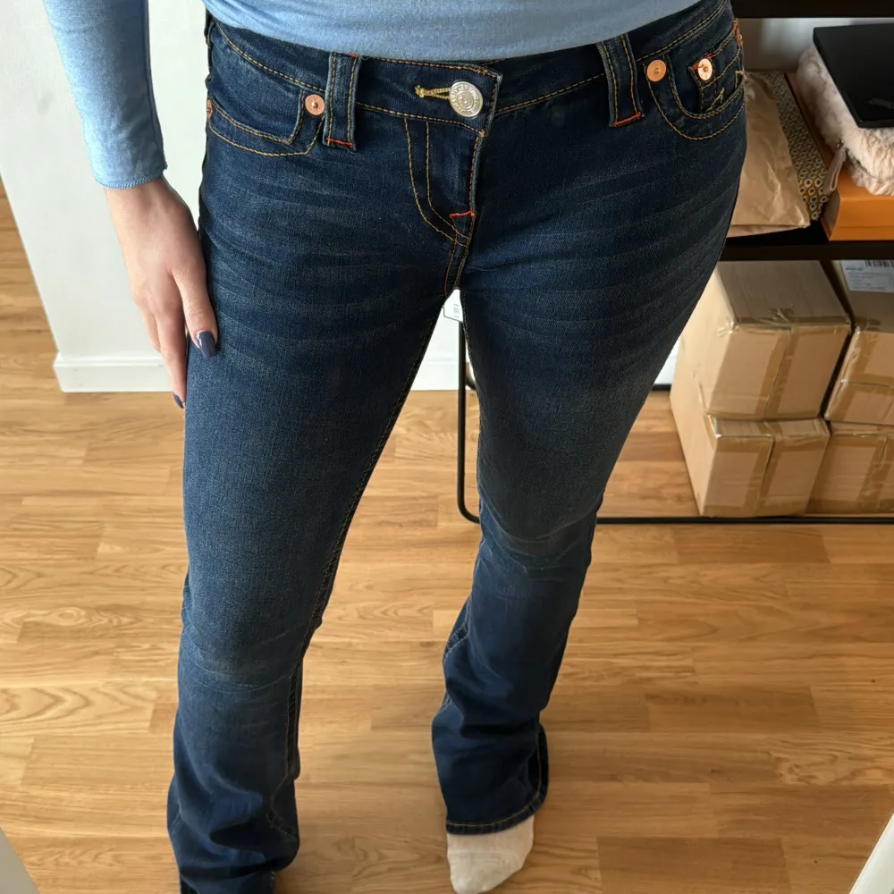 Modell Becca Bootcut helt oanvända 🧡. Jeans & Byxor.