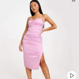 Helt ny klänning oanvänd i storlek L