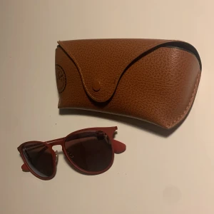 Ray ban solglasögon  - Vinröd ram. Fint skick