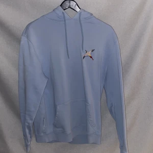 Axel Arigato Hoodie - Hej säljer nu min Axel Arigato hoodie i perfekt skick passar M 