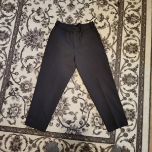 uniqlo byxor från Japan - Köpte dom här i Japan och haft på mig dom en gång...