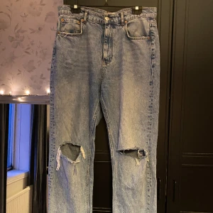 Gina tricot byxa!🤍🤍 - Sköna och sitter som en smäck vid midjan men för långa i benen för mig och kan då inte ha dom när jag är ute