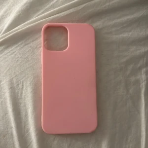 Mobilskal  - Mobilskal som passar iPhone 12, nästan aldig använd💗