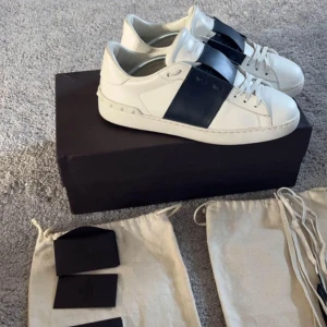 Valentino Open sneakers  - Skick 9/10. Givetvis äkta . 