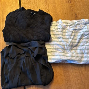 Tröjor - Två tröjor och en blus med knapp 20kr styck eller alla för 50, Blus, st xs Svart tröja, st xs Randig tröja, st M