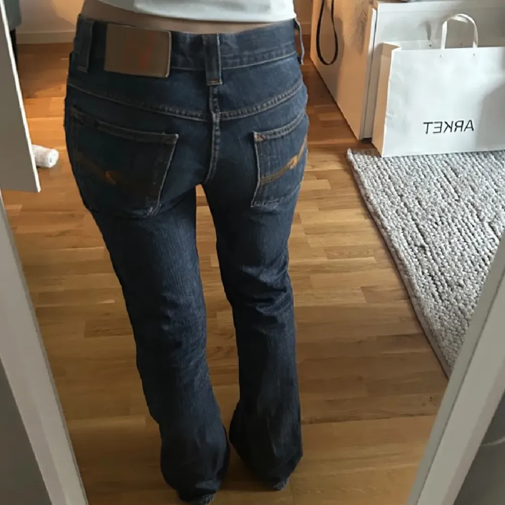 Nudie jeans i storlek 26/32, säljer eftersom de är för små💕. Jeans & Byxor.