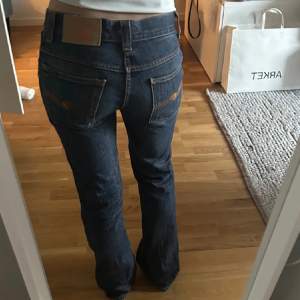 Nudie jeans i storlek 26/32, säljer eftersom de är för små💕