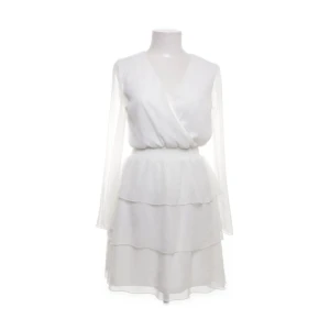 klänning - jättefin klänning som jag tänkte ha till studenten men hittat en som passar mig bättre🫶🏼