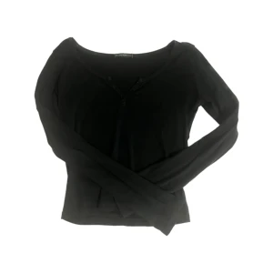 brandy melville långärmad tröja svart  - säljer pga använder inte längre :) dm för frågor! 