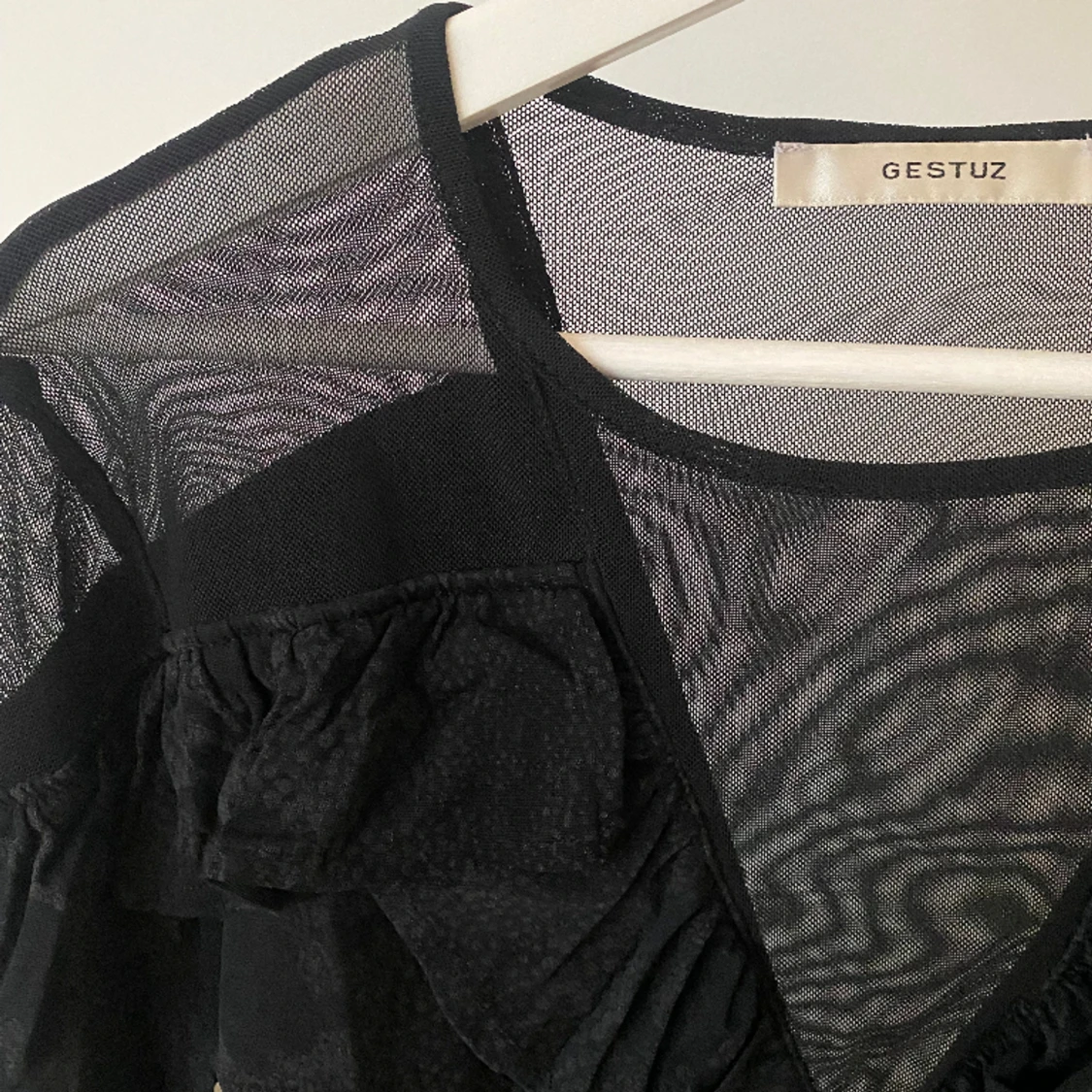 Gestuz blus med mesh  - 90