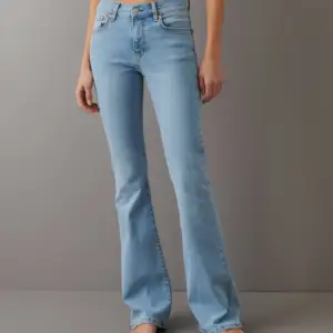 Sälja dessa ljusblåa bootcut jeansen från Gina Tricot då jag har 2 par. Nypris 500kr