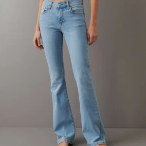 Ljusblå bootcut  - Sälja dessa ljusblåa bootcut jeansen från Gina Tricot då jag har 2 par. Nypris 500kr