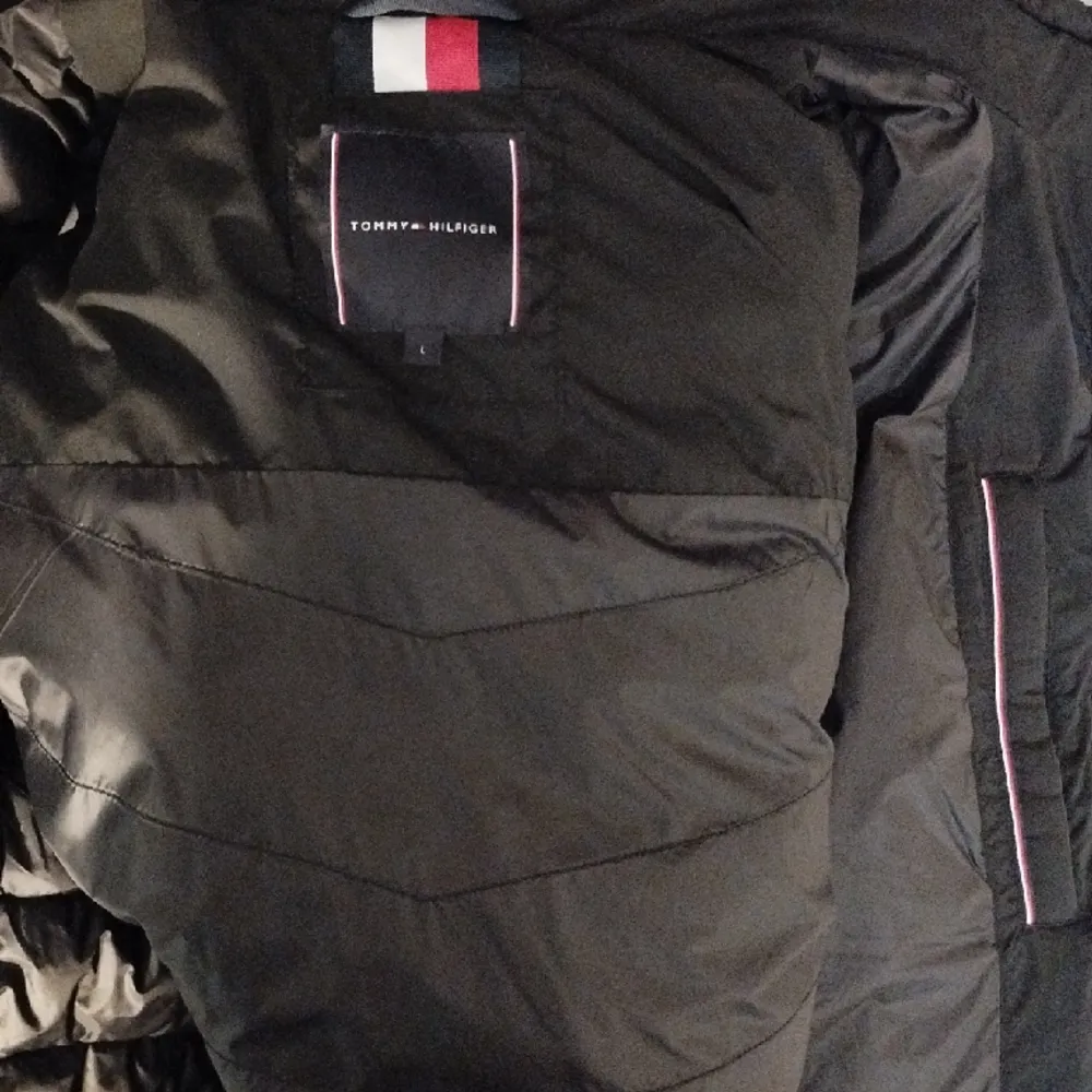 Oanvänd/nyskick svart Tommy Hilfiger väst . Takit.