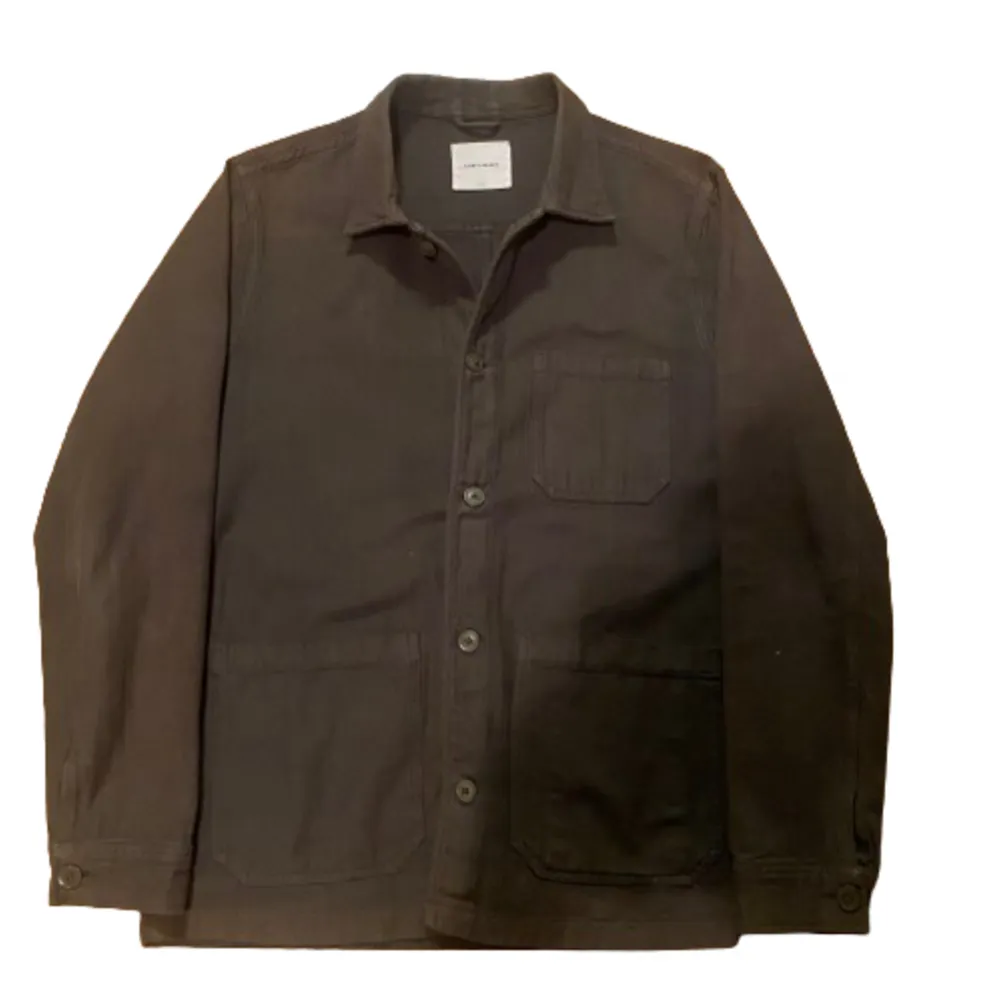 Sjukt cool mörkgrön overshirt från a Day’s march. Skick 8/10, inga major defekter. Går för ca 1200 nypris, säljer billigt då jag behöver plats i garderoben. Sitter true to size. Skriv för fler bilder, mått eller om du har några frågor!. Jackor.