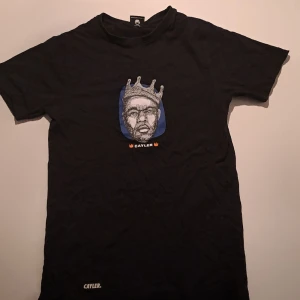 Rare Cayler merch - Rare cayler merch, bra skick förutom att texten på ryggen är lite sliten