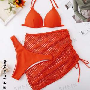Orange bikini set från shein som aldrig använts. Kjolen följer med❣️