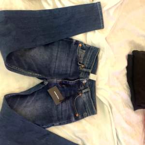 Helt nya skinny jeans som inte kommer till andvändning inga defekter alls 💕
