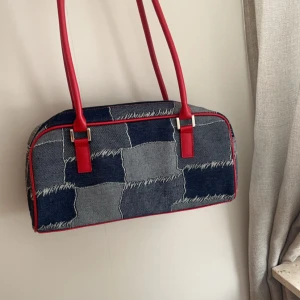 Väska - Unik väska köpt på second hand för 200kr 