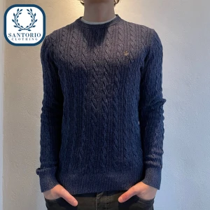 Morris Tröja - Väldigt fin Morris tröja i 10/10 skick! Han på bilden är ca 175 66kg. Skriv vid frågor eller funderingar🙌