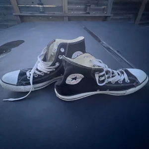 Svarta converse, storlek 44 - Använda skor i fint skick:)