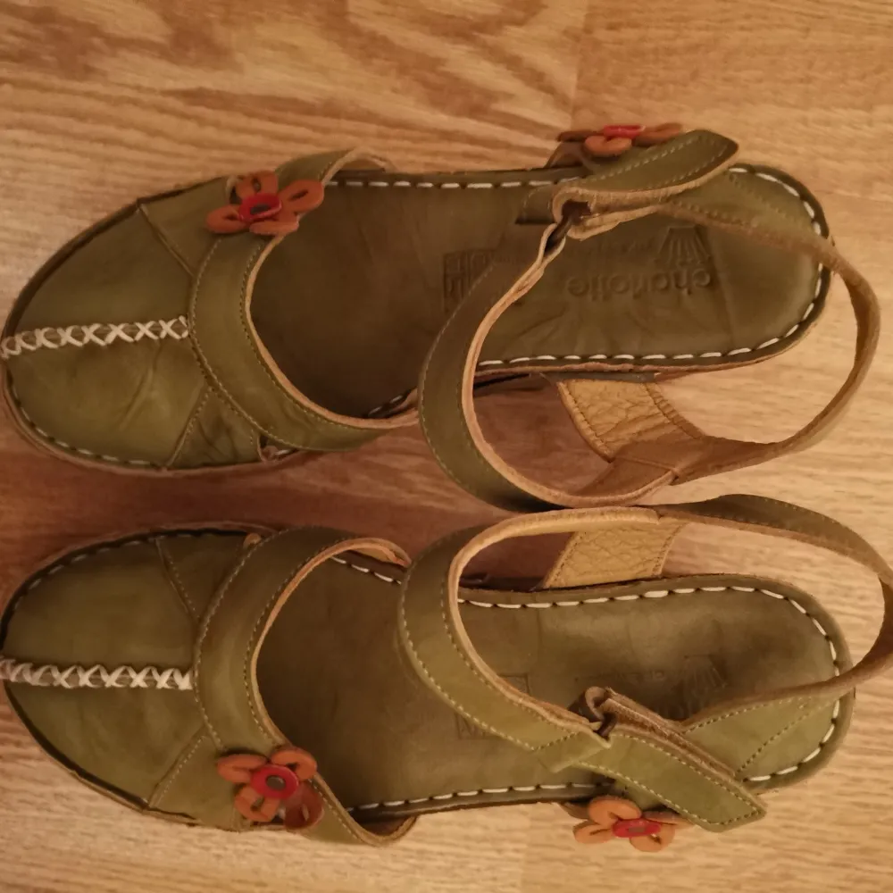 Gröna sandaler från Charlotte of sweden i mycket gott skick och bekväma. Storlek 39 . Skor.