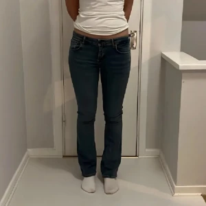 Lågmidjade bootcut jeans - Säljer mina lågmidjade bootcut jeans från zara då jag har två par av samma färg