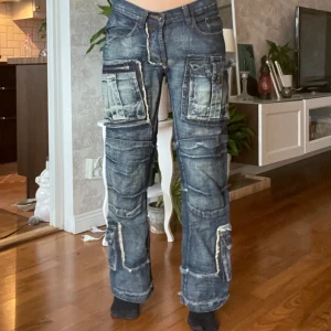Jeans - Svin coola unika jeans, använda men ser ut som nya. 