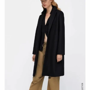 Kappa - Säljer min kappa, lappar kvar osv men har redan likadan! 🤍 kan tänka mig att gå ner i pris vid snabb och smidig affär!