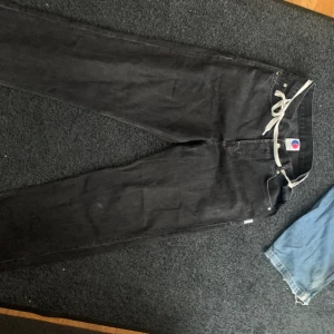 Distrikt jeans vida  - Distrikt jeans från Junkyard 