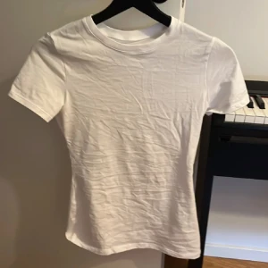 Intimissi topp  - Säljer den här fina toppen från intimissi , använd typ 1 gång 🩷