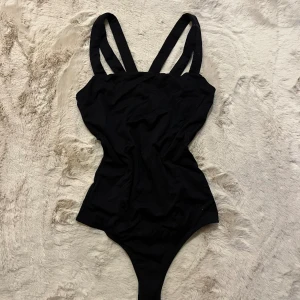 Body - XS från bikbok. Ny