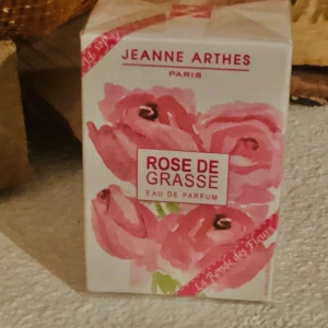 Eau de Parfum  Jean Arthes Paris Rose,ny - Rosor fran Grasse