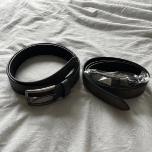 Mocka bälten 3x - Hej, säljer nu ett 2 pack med mocka bälten i svart och brun! || Helt nya || Pris 299kr || Skriv vid minsta fundering!
