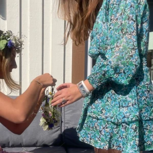 Zaraklänning - En jättefin sommarklänning som tyvärr inte kommer användas mer. Endast använd 1 gång! Finns ej kvar på hemsidan därav priset. Skriv för frågor🩷🩷