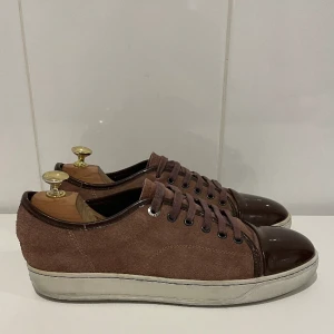 Lanvin skor  - Hej! Säljer nu dessa super snygga lanvin skor. Skorna är i superfint skick 9/10(se bild 3) bara skorna medföljer vid köp