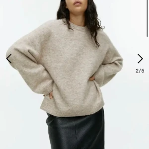 Arket tröka - Stickad tröja från arket, nästan aldrig använd, nypris 990kr💕pris kan diskuteras vid snabb affär
