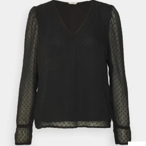 svart blus  - fin blus från zalando!! bra skick💞💞pris kan diskuteras.slutsåld!!