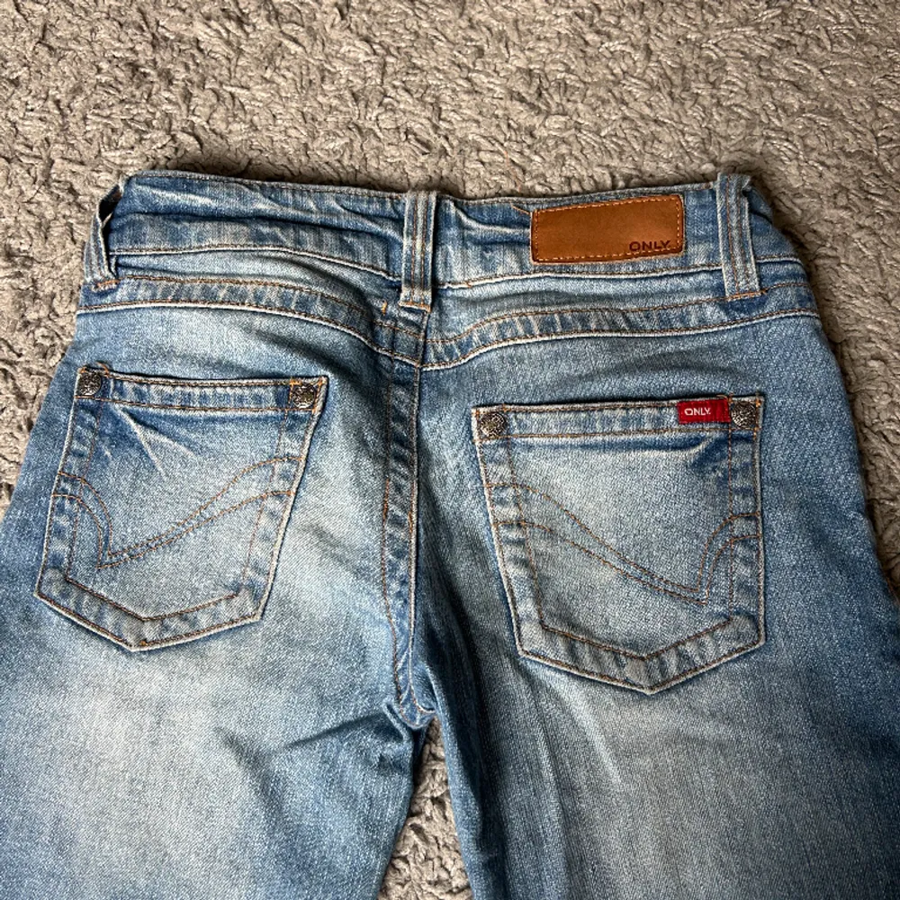 Snygga lågmidjade jeans i storlek W32 L34. Jeans & Byxor.