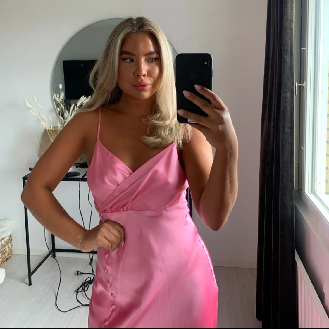 Rosa satin klänning från ZARA