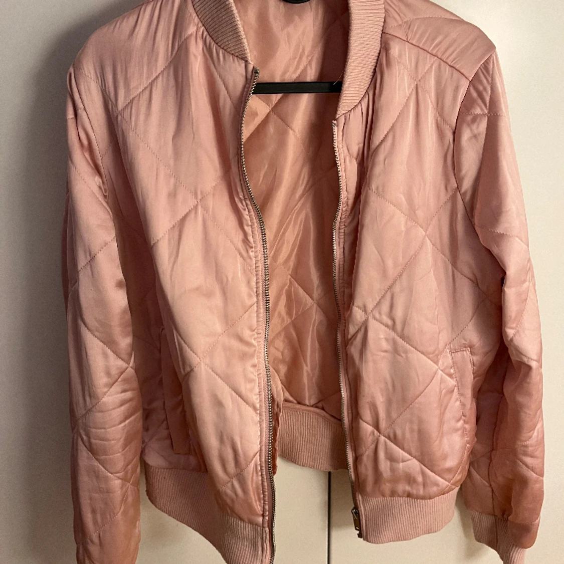 Bomberjacka Gina Tricot 