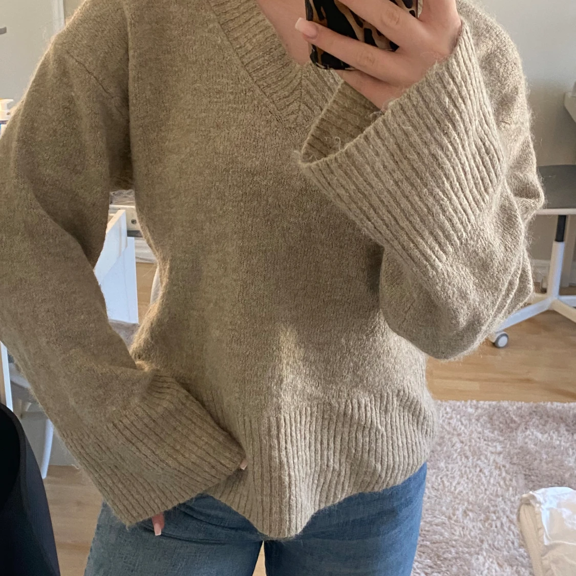 V-ringad stickad tröja  - 92