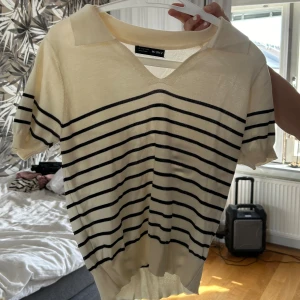 T-shirt - Tunn t-shirt med krage 