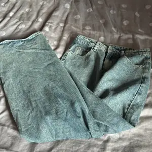 ett par blåa baggy jeans <3