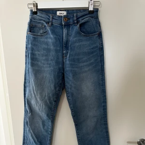 Jeans Only - Litet märke på rumpan, syns knappt. Annars fint skick.   
