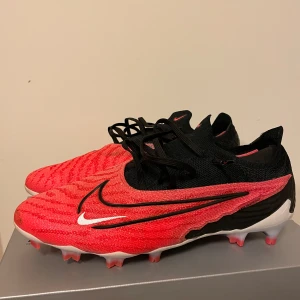 Fotbollsskor Nike Phantom GX Elite FG - Använda en halv träning, dvs i princip oanvända!  Storlek 40